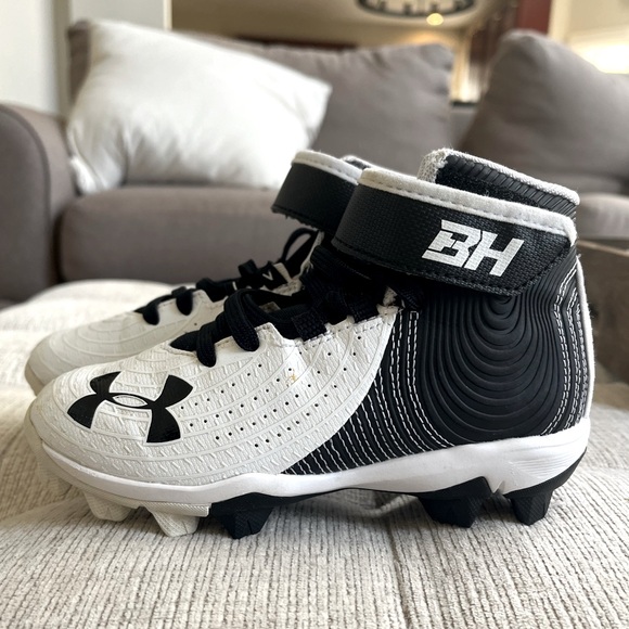 Under Armour Boys Cleats - Picture 1 of 4
